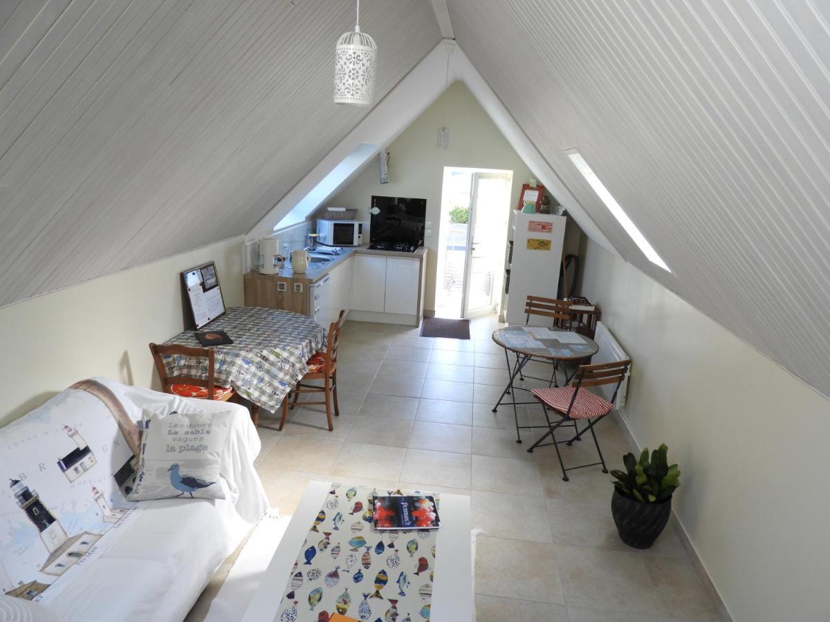 Les Volets Bleus Bed & Breakfast Saint-Guénolé Exterior foto